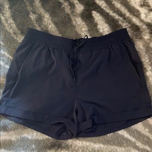 LULULEMON on the fly short